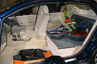 カットモデルによる、シートアレンジの展示。リアシートをフォールディングすると、荷室の奥行きは2m。助手席スペースも利用すれば、2710mmの長尺物が積載可能だという。