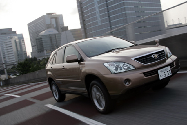 【スペック】全長×全幅×全高=4755×1845×1690mm/ホイールベース=2715mm/車重=1970kg/駆動方式=4WD/3.3リッターV6DOHC24バルブ(211ps/5600rpm、29.4kgm/4400rpm)、フロント交流モーター(167ps/4500rpm、34.0kgm/0〜1500rpm)、リア交流モーター(68ps/461〜5120rpm、13.3kgm/0〜610rpm)/価格=441万円(テスト車=480万600円/SRSサイド&カーテンシールドエアバッグ(6万3000円)/G-BOOK対応DVDボイスナビゲーション付きEMV+音声ガイダンス機能付カラーバックガイドモニター(32万7600円)