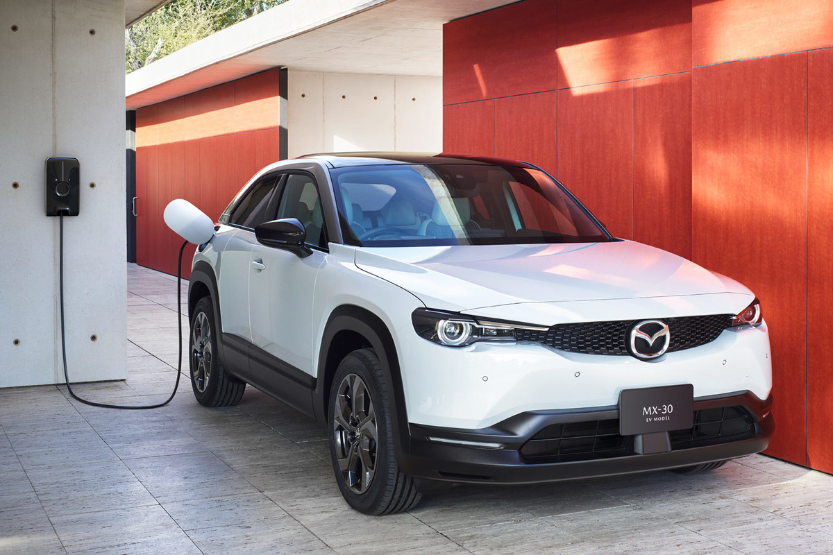 マツダが「MX-30 EVモデル」を発売 航続距離256kmの電動コンパクトSUV
