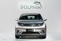 渕野「クルマの大きさの割に、顔まわりが小さくまとまって見えませんか?」 
	清水「確かに」 
	ほった「そうですね。今どきの他のクルマの顔が、皆デカすぎるってのもありますけど」