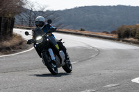 車体のディメンションもサスペンションの仕立ても、本格的なオフロード走行を想定したものだが、オンロードでの操作性も申し分のないものだった。