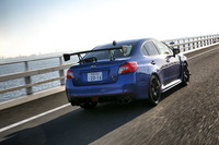 「WRX S4 tS」には、専用制御のVDCとアクティブ・トルク・ベクタリングが与えられ、コーナリング時のライントレース性が高められている。