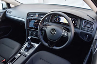 第1回:これぞ“輸入車の王者”の実力!輸入車チョイ乗りリポート~鉄壁のドイツ編~の画像