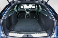 荷室容量は後席を倒せば1731リッターまで拡大する。