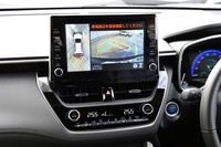 センターモニターのサイズは標準で7インチ。試乗車の9インチディスプレイはオプションとして用意される。画面に見られる「パノラミックビューモニター」は2万7500円の別オプション。