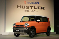 2014年の発売と同時に人気を集め、一代にして軽クロスオーバーというジャンルを開拓したとされる「スズキ・ハスラー」。今やスズキの基幹車種の一台に数えられる存在となっている。
