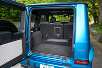 荷室の容量は640~2010リッター。テールゲートの裏側にもキルティングレザーが張られている。