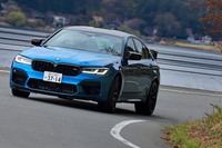 単独試乗からグループ比較までさまざまな角度で取り上げてきた「BMW 5シリーズ」。ついにトップモデル「M5」をテストしました。(photo:荒川正幸)