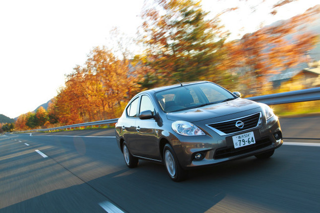 【スペック】全長×全幅×全高=4425×1695×1495mm/ホイールベース=2600mm/車重=1040kg/駆動方式=FF/1.2リッター直3DOHC12バルブ(79ps/6000rpm、10.8kgm/4400rpm)/燃費=22.6km/リッター(JC08モード)/価格=169万8900円(テスト車=174万6150円/SRSカーテンエアバッグシステム=4万7250円)
