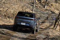 足元が目視できないオフロード走行で頼りになったのが「3Dサラウンドカメラ」。ホイール横の岩がモニターを通じて見えたり、シースルーボンネット機能により車両の真下が映し出されたりするのはとても心強い。