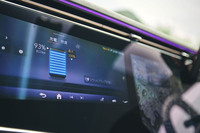 大きなセンターディスプレイには、バッテリー残量はもちろん、充電に役立つさまざまな情報が表示される。今回のドライブは「チャージなしの片道切符」だが。