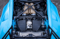 リアミドに搭載される5.2リッターのV10自然吸気エンジンは、最高出力640PS/8000rpm、最大トルク565N・m/6500rpmを発生。7段DCTが組み合わされている。