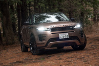 2024年モデルでは現行型のデビューから初めてのマイナーチェンジを受けた「レンジローバー・イヴォーク」。すでに2025年モデルの受注が始まっているが、装備内容等の仕様はほとんど変わっていない。