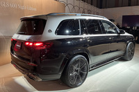 「マイバッハGLS600ナイトエディション」のエクステリア。外板色は「オブシディアンブラック(メタリック)」と「モハーベシルバー(メタリック)」の専用ツートンペイントで、随所にダークシャドークロームパーツやブラックパーツのアクセントが施されている。