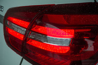 リアコンビランプには、満天の星の輝きを想起させる、キラキラとした「クリスタルルック」を採用。後続車からの視認性を高めている。