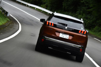 「3008」の駆動方式は全車FF。4WD車の設定はない。