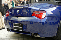 Mのリアには4本出しのマフラー。