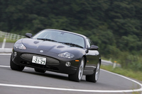 【スペック】全長×全幅×全高=4795×1850×1295mm/ホイールベース=2590mm/車重=1710kg/駆動方式=FR/4.2リッターV8DOHC32バルブ(406ps/6100rpm、56.4kgm/3500rpm)/価格=1390.0万円(テスト車=同じ)