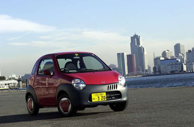 【スペック】全長×全幅×全高=2735×1475×1450mm/ホイールベース=1800mm/車重=600kg/駆動方式=FF/0.66リッター直3DOHC12バルブ(44ps/5500rpm、5.8kgm/3500rpm)/車両本体価格=84.0万円(テスト車=同じ/ただし、ディーラーオプションの「ラジオ+CDプレイヤー=2.620万円」を装着)