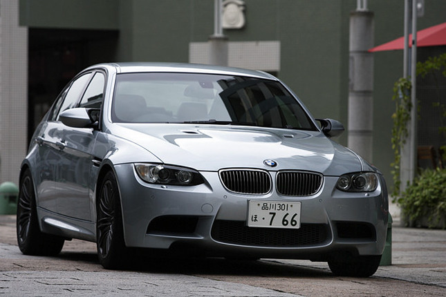 【スペック】全長×全幅×全高=4585×1815×1435mm/ホイールベース=2760mm/車重=1640kg/駆動方式=FR/4リッターV8DOHC32バルブ(420ps/8300rpm、40.8kgm/3900rpm)/価格=973万円(テスト車=1045万2000円/エクステンド・ノヴィロ・レザー=20万5000円/M Driveパッケージ=45万円/アルミニウム・シャドー・トリム=6万7000円)