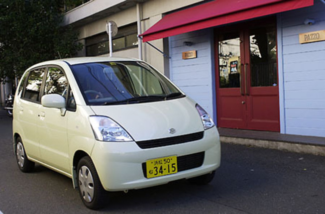 【スペック】全長×全幅×全高=3395×1475×1590mm/ホイールベース=2360mm/車重=840kg/駆動方式=FF/0.66リッター直3DOHC12バルブ(54ps/6500rpm、6.4kgm/3500rpm)/車両本体価格=127.5万円(テスト車=132.0万円/ABS+ブレーキアシスト=2.5万円、パールイエロー=2.0万円)