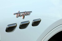 試乗車の「トロフェオ」は、3グレードが用意される「グレカーレ」のラインナップでも最上級のモデルにあたり、「MC20」ゆずりの3リッターV6ツインターボエンジンを搭載する。