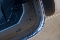 フューエルリッドを開けるとクモが登場。「CIAO BABY!」と叫んでいる。