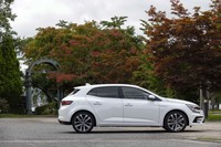 今回試乗したハッチバックの「メガーヌ」は、ワゴンボディーの「メガーヌ スポーツツアラー」に対して全長が240mm短い。ホイールベースにも違いがあり、ワゴンのほうが40mm長くなる。