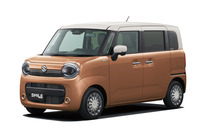 2021年9月10日に発売された「スズキ・ワゴンRスマイル」。スライドドアを備えた新型車で、軽ハイトワゴンの「ワゴンR」と軽スーパーハイトワゴン「スペーシア」の間に位置する車高が特徴だ。