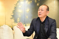 マツダのデザインやクルマづくりの変化について語る脇家氏。全面的にSKYACTIV技術を取り入れて2012年にデビューした、先代「CX-5」と現行「アテンザ」がひとつの契機となったという。