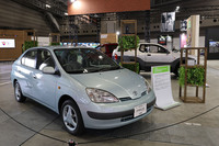 1997年に市販化された初代「トヨタ・プリウス」。