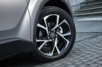 タイヤサイズは「G」系のグレードは225/50R18、「S」系のグレードは215/60R17。今回、テスト車にはすべて「ミシュラン・プライマシー3」が装着されていた。