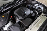 「320d」には、最高出力190PS、最大トルク400N・mを発生する2リッター直4ディーゼルツインターボエンジンが搭載されている。