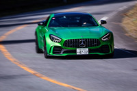 試乗車には「ブラインドスポットアシスト」「アクティブディスタンスアシスト・ディストロニック(ACC)」「レーンキーピングアシスト」がセットとなるメルセデス自慢の先進運転支援システム「レーダーセーフティーパッケージ」がオプション装着されていた。