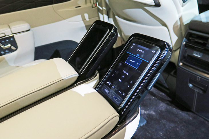 トヨタ・アルファード エグゼクティブラウンジ(タッチ式コントローラー)