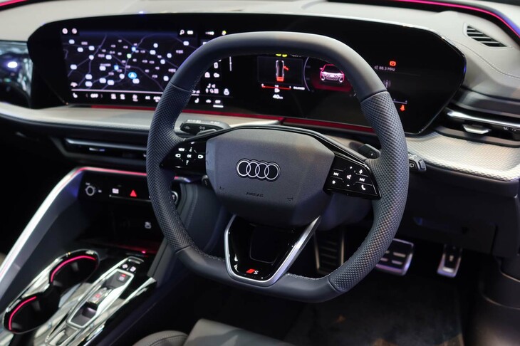 アウディQ5 TDIクワトロ150kWアドバンスト(ステアリングホイール)