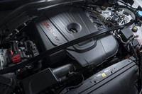 2.2リッター直4ディーゼルターボエンジンは、最高出力210PS/3500rpm、最大トルク470N・m/1750rpmを発生。