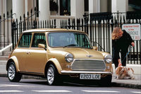 2000年に“Miniのファイナルバージョン”として登場した「ナイツブリッジ」。Miniは1959年から2000年までの41年で、累計約530万台が生産された。