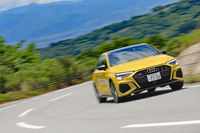 欧州仕様の資料によると、動力性能は0-100km/h加速が4.8秒、最高速は250km/h(リミッター介入)と公称されている。