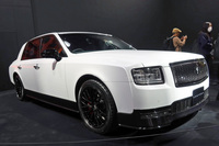 会場には既存のセンチュリーのラインナップも展示されていた。こちらは4ドアセダンの「GRMN」仕様。