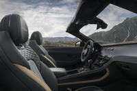 「コンチネンタルGTCスピード」のルーフはファブリック製で、48km/h以下であれば走行中も展開可能。所要時間は19秒とされている。