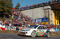 フォードのウェポン「フォーカスRS WRC」は、アスファルトで絶好調。マルティンは、2位マーカス・グロンホルムに23.2秒差をつけゴールした。