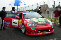 「No.96 ジェネシス・十勝エタノールDC」は、“Made in Tokachi”の燃料、チーム、ドライバーで参戦。
E3ハイオクガソリンはノーマル車両で使えるレベルでパワー不足は否めないが、今回の目的は「あくまでも完走」とのこと。