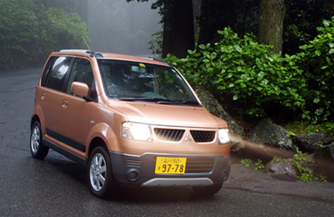 【スペック】全長×全幅×全高=3395×1475×1600mm/ホイールベース=2340mm/車重=910kg/駆動方式=4WD/0.66リッター直3 SOHC12バルブターボ・インタークーラー付き(64ps/6000rpm、9.5kgm/3500rpm)/価格=146万3700円(テスト車=151万6200円/ディスチャージヘッドランプ=5万2500円)