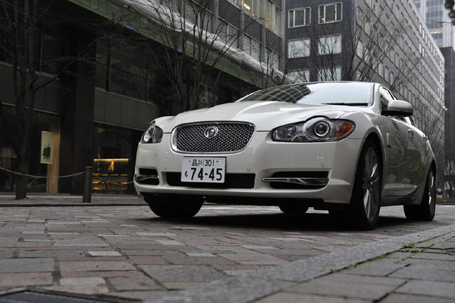 【スペック】全長×全幅×全高=4970×1875×1460mm/ホイールベース=2910mm/車重=1960kg/駆動方式=FR/5リッターV8DOHC32バルブ・スーパーチャージャー付き(470ps/6000-6500rpm、58.6kgm/2500-5500rpm)/価格=1050.0万円(テスト車=同じ)