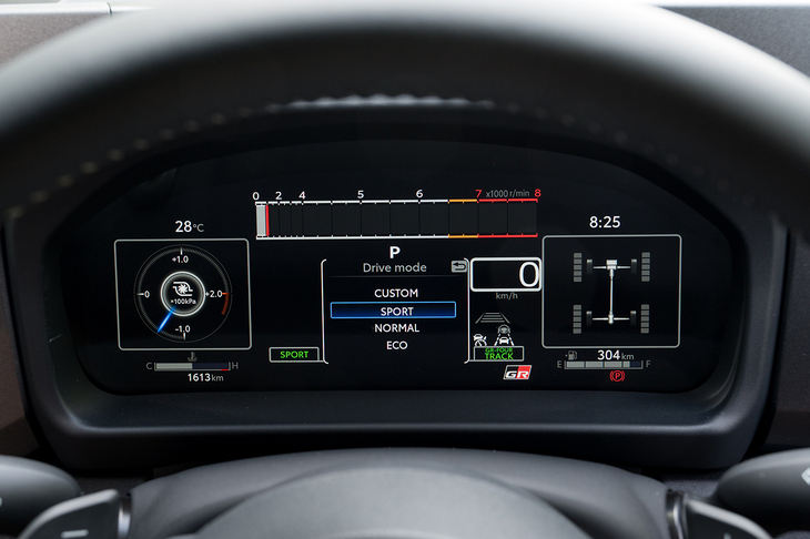 ドライブモードはご覧の4種類で、なんと「エコ」も設定されている。