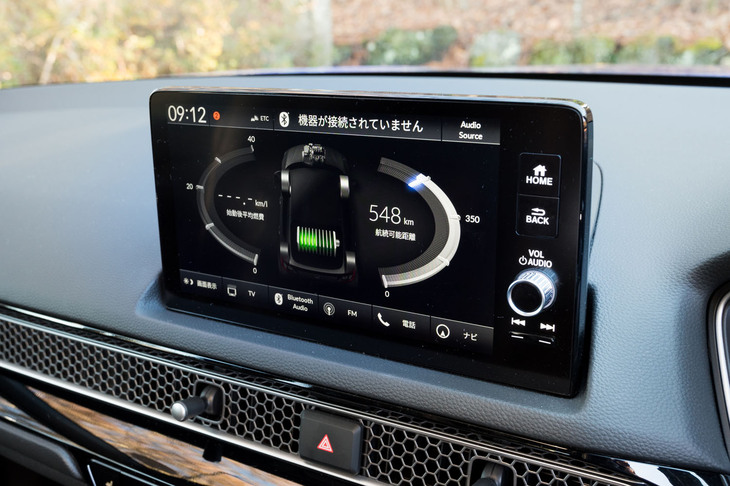 「シビック」のセンタースクリーンは9インチ。メーカーオプションの設定が有償ボディーカラーのみという設定のため、BOSEのオーディオなども含めたフル装備になるのが特徴だ。