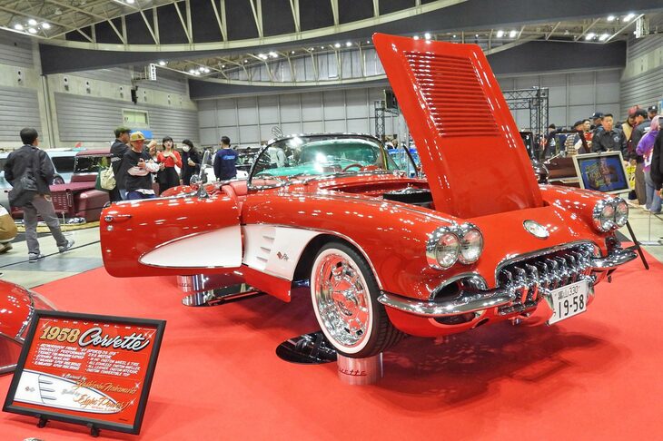 まずはこちら、1958年式「シボレー・コルベット」。
