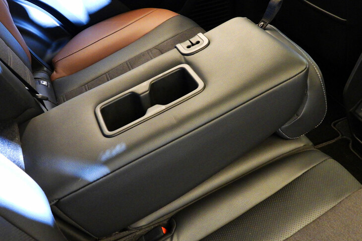 スズキeビターラZ(リアセンターアームレスト)