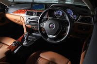 BMWを基にエンジンやシャシー、内外装に手を加え、ベース車とは一線を画す完成車に仕上げるBMWアルピナ。設立は1965年のことで、すでに半世紀を超える長い歴史を持つ。